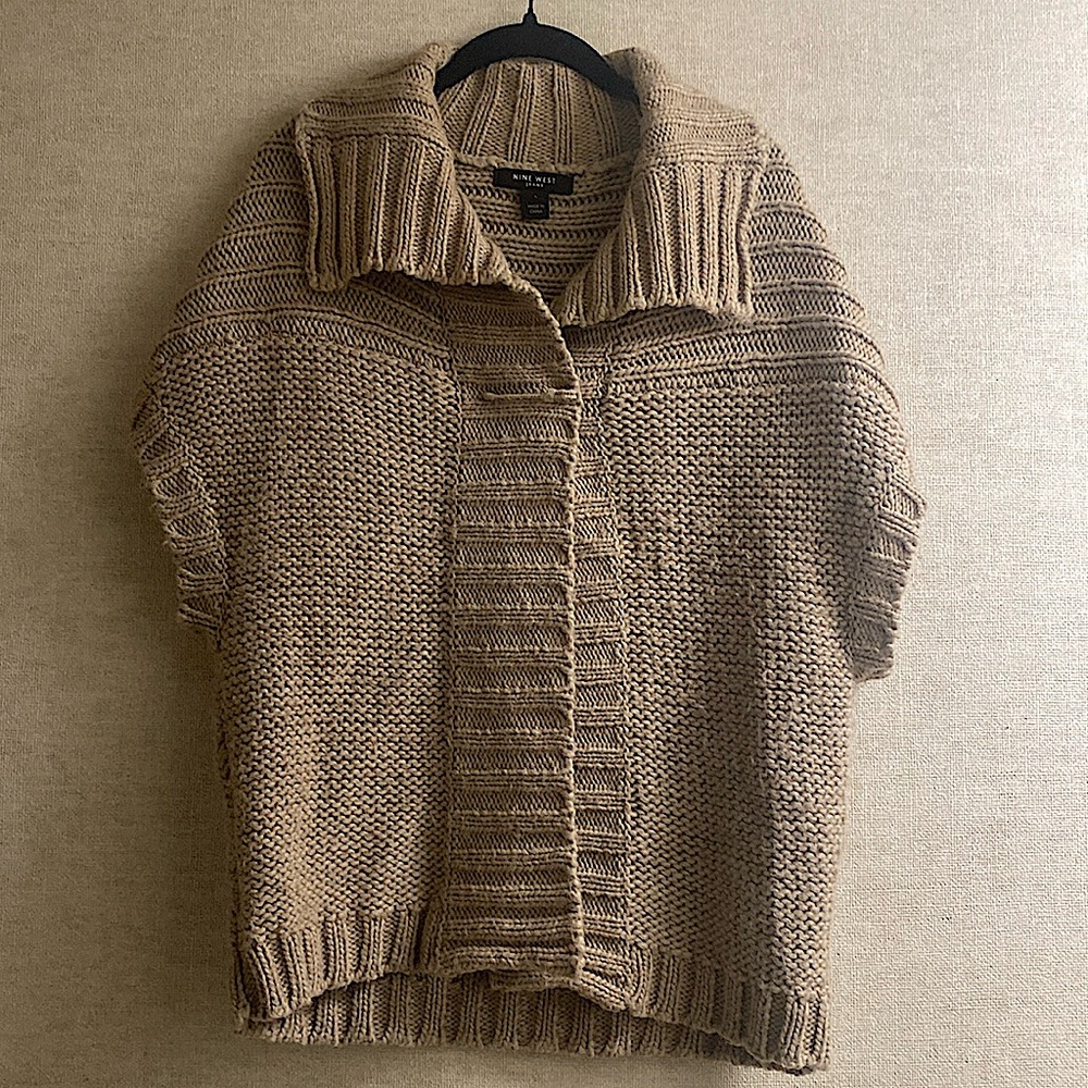 Woman’s Tan Sweater with Short-Sleeves